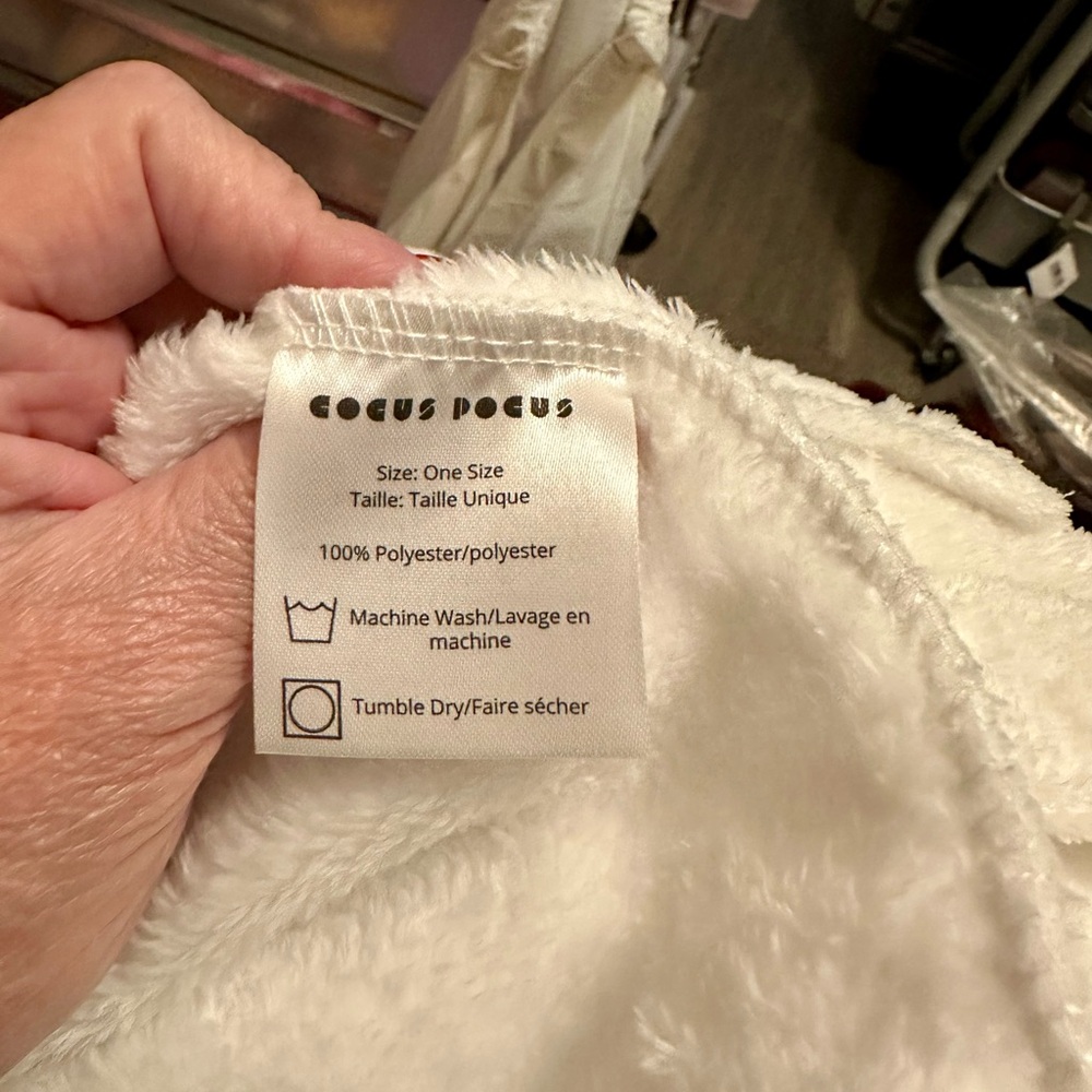 Cocus Pocus BRRRR IT'S COLD IN HERE BATHROBE NEW - Picture 3 of 11